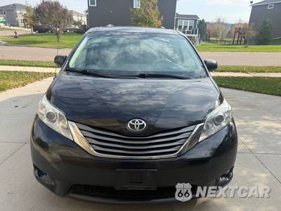 2013 Toyota Sienna XLE 7-Passenger 119.3" WB - zdjęcie 1 z 40 - miniatura