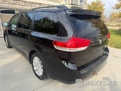 2013 Toyota Sienna XLE 7-Passenger 119.3" WB - zdjęcie 5 z 40 - miniatura