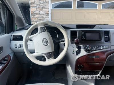 2013 Toyota Sienna XLE 7-Passenger 119.3" WB - zdjęcie 21 z 40 - miniatura