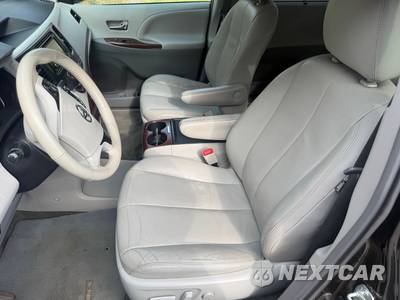 2013 Toyota Sienna XLE 7-Passenger 119.3" WB - zdjęcie 27 z 40 - miniatura