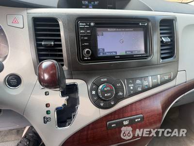 2013 Toyota Sienna XLE 7-Passenger 119.3" WB - zdjęcie 33 z 40 - miniatura