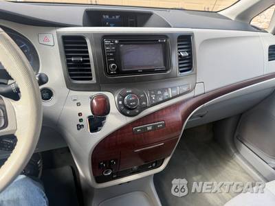 2013 Toyota Sienna XLE 7-Passenger 119.3" WB - zdjęcie 39 z 40 - miniatura