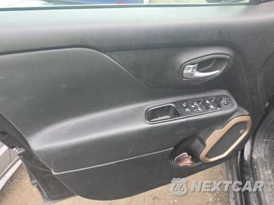2016 Jeep Renegade 75th Anniversary Edition - zdjęcie 9 z 36 - miniatura