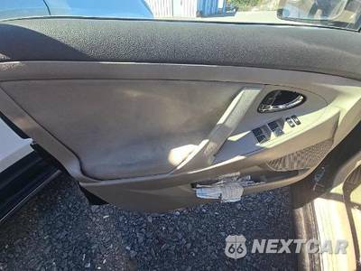 2011 Toyota Camry LE - zdjęcie 9 z 19 - miniatura