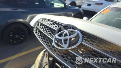 2004 Toyota Camry - zdjęcie 22 z 35 - miniatura